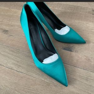 SOLD Brand new emerald green high heels satin